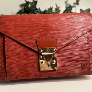 🎆New Year's Special🎆Louis Vuitton Epi Pochette Serie Dragonne Zipangu Gold